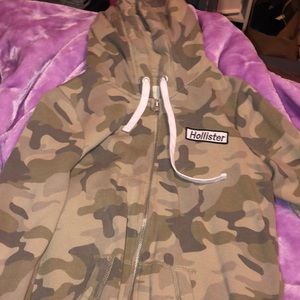 Holister zip up